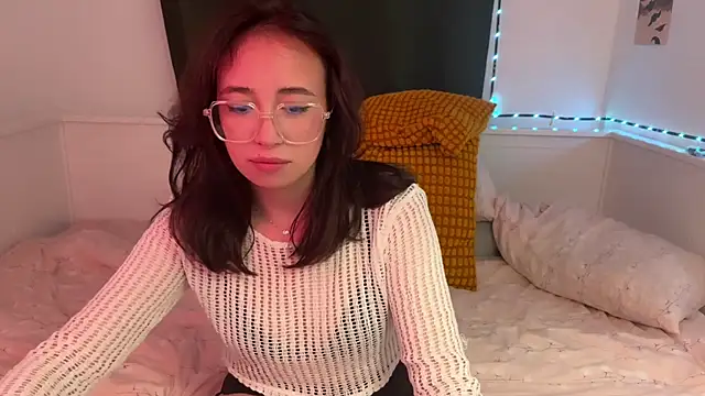 Snapshot of Hannari_ chatting on July 14, 2026, 11:44 pm Hannari online show from July 14, 2026, 11:44 pm