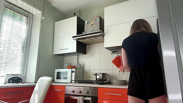 Annaeyes online show from June 20, 2026, 7:02 am
