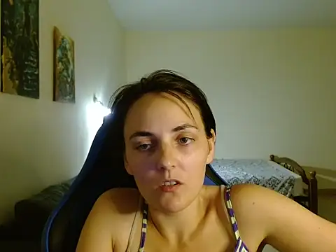 Snapshot of OliviaTheS chatting on July 7, 2026, 9:29 pm OliviaTheS online show from July 7, 2026, 9:29 pm