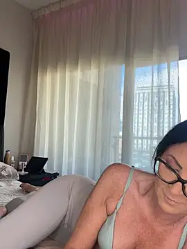 Dani Dainty online show from July 7, 2026, 4:43 pm