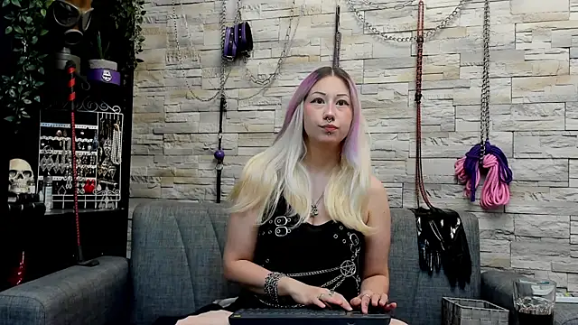 Miss Kaz online show from August 4, 2026, 12:37 am