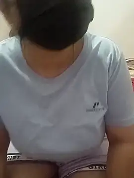 kaur00sim online show from June 15, 2026, 1:55 pm