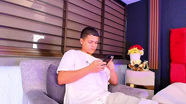 Snapshot of JulianSterling___ chatting on June 13, 2026, 7:34 pm JulianSterling online show from June 13, 2026, 7:34 pm