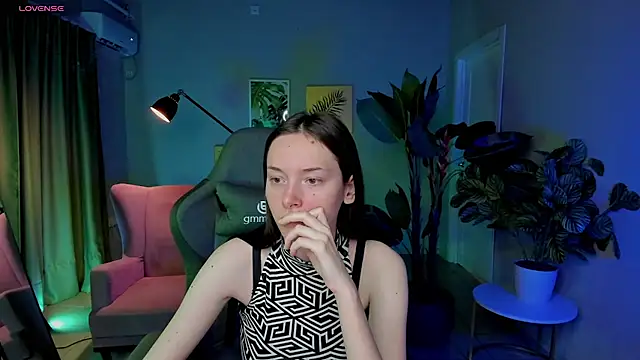 Snapshot of Eva_Leeee chatting on July 3, 2026, 5:25 am Eva Leeee online show from July 3, 2026, 5:25 am