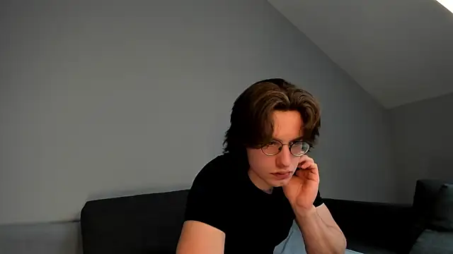 Snapshot of Valo_Cross chatting on June 14, 2026, 11:33 am Valo Cross online show from June 14, 2026, 11:33 am