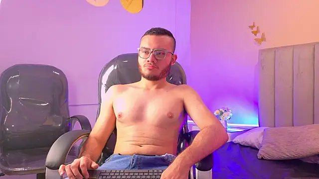 Snapshot of Matia_Zelvya chatting on August 3, 2026, 12:44 pm Matia Zelvya online show from August 3, 2026, 12:44 pm