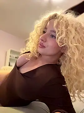 Snapshot of Khalee_syyy chatting on July 8, 2026, 5:35 pm Khalee syyy online show from July 8, 2026, 5:35 pm