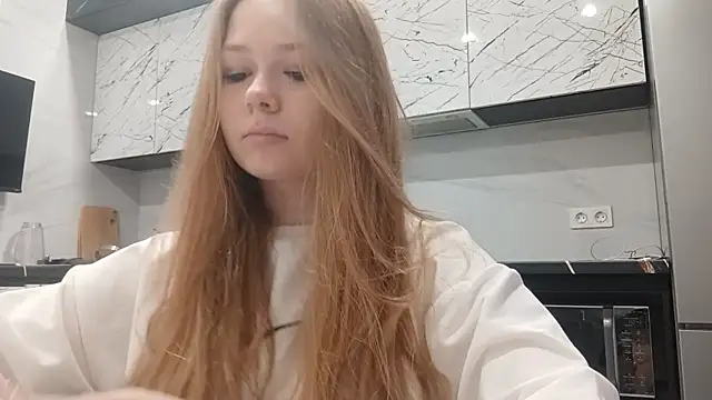 Snapshot of KarinaBestie chatting on June 12, 2026, 4:27 pm KarinaBestie online show from June 12, 2026, 4:27 pm