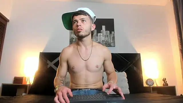 Snapshot of Zeus_damian21 chatting on July 1, 2026, 4:02 am Zeus damian21 online show from July 1, 2026, 4:02 am
