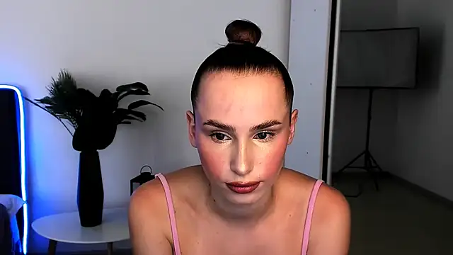 ViviStar65 online show from June 15, 2026, 1:44 pm