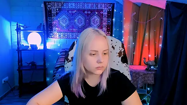 Snapshot of stellawatts chatting on August 6, 2026, 12:11 pm stellawatts online show from August 6, 2026, 12:11 pm