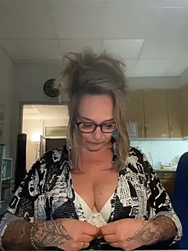 Snapshot of -SweetSandy- chatting on August 7, 2026, 11:44 pm -SweetSandy- online show from August 7, 2026, 11:44 pm