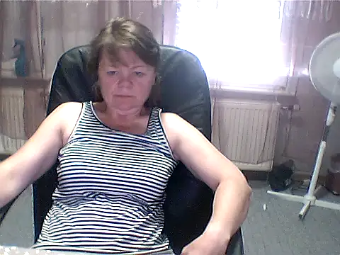 MoonLady40 online show from June 27, 2026, 9:15 am