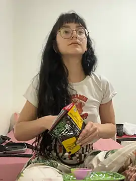 jinixxxs online show from July 3, 2026, 11:44 pm