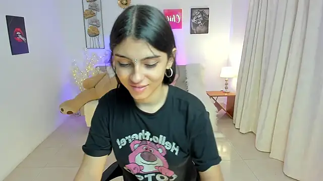 Snapshot of Susy_Doll1 chatting on June 23, 2026, 2:15 pm Susy Doll1 online show from June 23, 2026, 2:15 pm