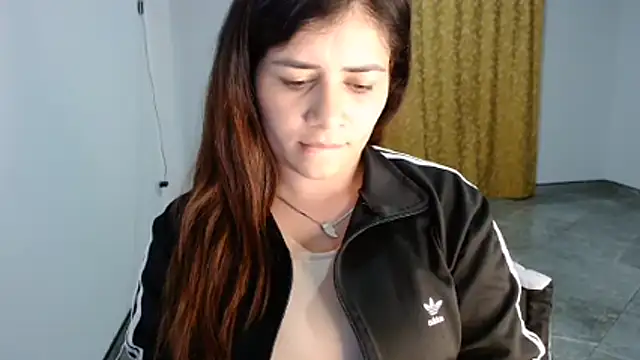 Snapshot of Luna_zoe chatting on August 4, 2026, 1:21 am Luna zoe online show from August 4, 2026, 1:21 am