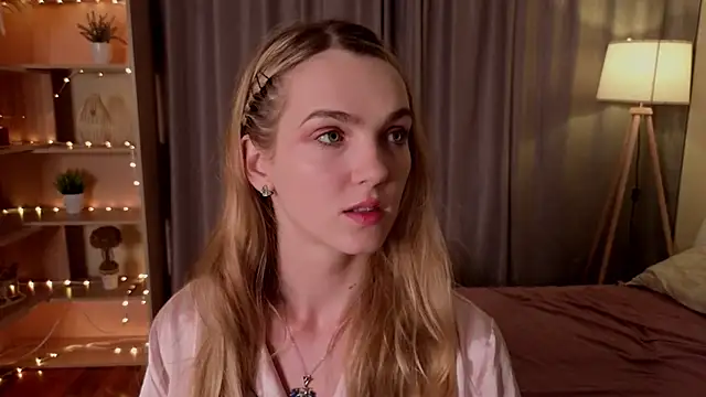Snapshot of MarielRoloson chatting on June 21, 2026, 7:19 pm MarielRoloson online show from June 21, 2026, 7:19 pm