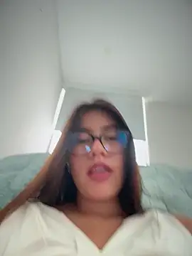 Snapshot of Saracalderon chatting on June 26, 2026, 11:49 am Saracalderon online show from June 26, 2026, 11:49 am