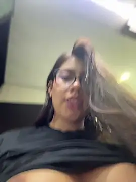 Snapshot of Saracalderon chatting on June 20, 2026, 5:51 pm Saracalderon online show from June 20, 2026, 5:51 pm