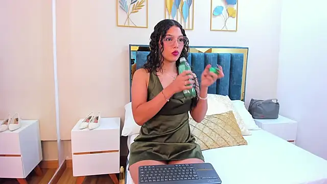 Snapshot of Daliluu chatting on June 20, 2026, 7:52 pm Daliluu online show from June 20, 2026, 7:52 pm