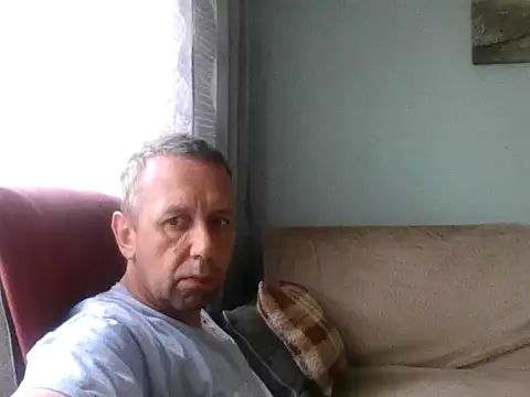 Snapshot of RafalekRozmarynowski81 chatting on July 1, 2026, 5:41 am RafalekRozmarynowski81 online show from July 1, 2026, 5:41 am