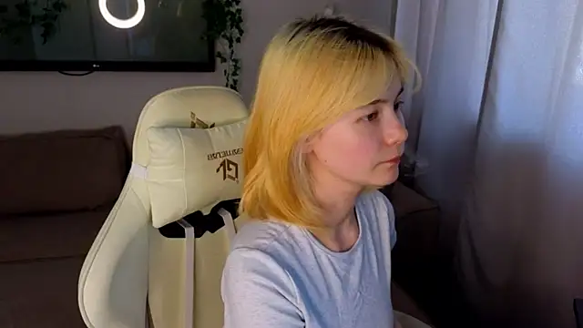 Snapshot of Emily_Miu chatting on June 21, 2026, 3:01 am Emily Miu online show from June 21, 2026, 3:01 am