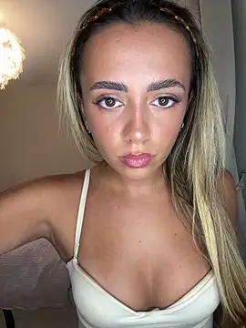 Snapshot of Harrietbronzex chatting on June 17, 2026, 4:28 pm Harrietbronzex online show from June 17, 2026, 4:28 pm