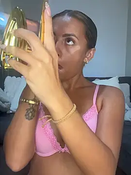Snapshot of Harrietbronzex chatting on July 23, 2026, 1:30 pm Harrietbronzex online show from July 23, 2026, 1:30 pm