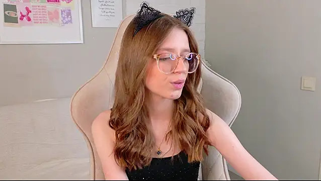 Snapshot of StellaMour chatting on July 27, 2026, 5:20 pm StellaMour online show from July 27, 2026, 5:20 pm