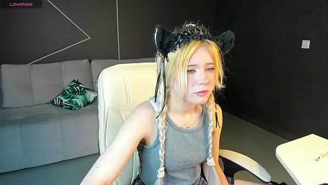 kikipeach online show from June 28, 2026, 12:22 pm