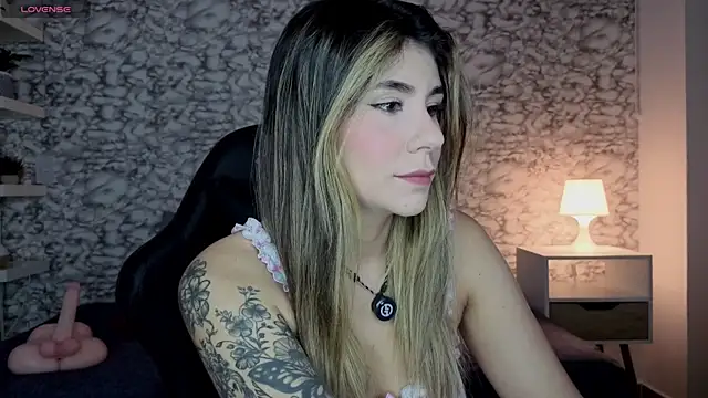 Snapshot of Isabella_Bliss chatting on August 5, 2026, 10:15 pm Isabella Bliss online show from August 5, 2026, 10:15 pm