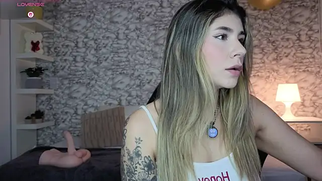 Snapshot of Isabella_Bliss chatting on July 29, 2026, 9:47 pm Isabella Bliss online show from July 29, 2026, 9:47 pm