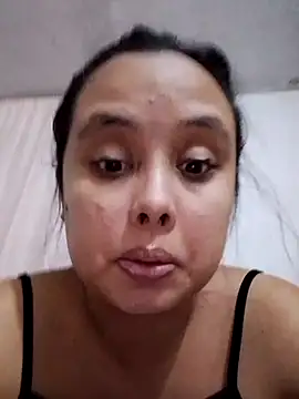 Snapshot of Laura_99 chatting on July 5, 2026, 3:22 am Laura 99 online show from July 5, 2026, 3:22 am