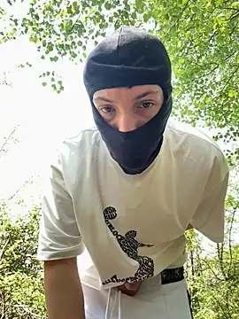 Snapshot of UnPetitSoumis- chatting on June 19, 2026, 12:55 pm UnPetitSoumis- online show from June 19, 2026, 12:55 pm