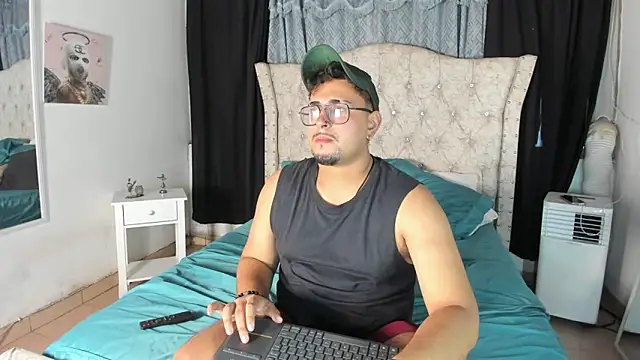Snapshot of _urbantemptation chatting on June 18, 2026, 8:58 pm urbantemptation online show from June 18, 2026, 8:58 pm