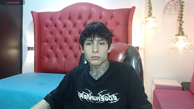 Snapshot of Cry_thereal chatting on June 28, 2026, 8:48 pm Cry thereal online show from June 28, 2026, 8:48 pm