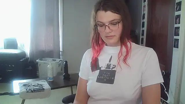 Snapshot of Tranicpixiedreamgrl chatting on June 29, 2026, 7:35 pm Tranicpixiedreamgrl online show from June 29, 2026, 7:35 pm