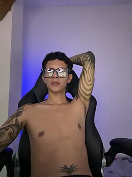 tylerrnova online show from June 22, 2026, 3:25 am