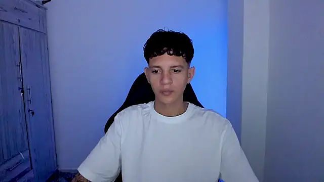 tylerrnova online show from June 27, 2026, 3:23 am