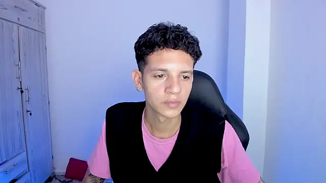 tylerrnova online show from July 5, 2026, 4:19 am