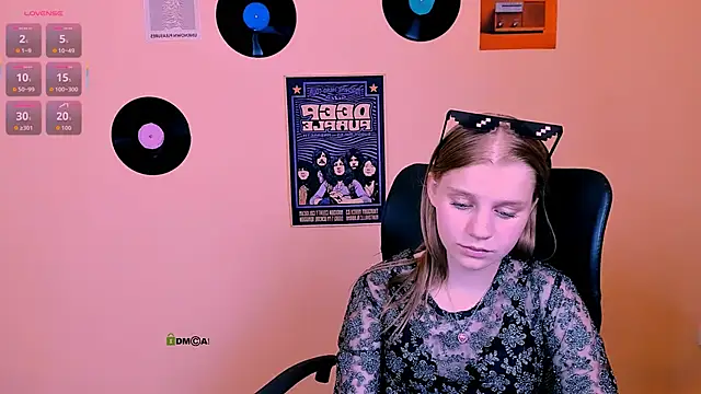 Snapshot of bella_sky11 chatting on June 21, 2026, 1:28 pm bella sky11 online show from June 21, 2026, 1:28 pm