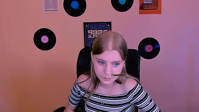 Snapshot of bella_sky11 chatting on June 20, 2026, 12:10 pm bella sky11 online show from June 20, 2026, 12:10 pm