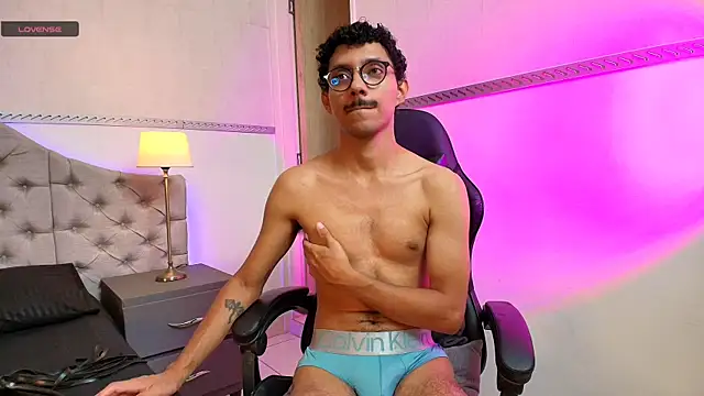 Snapshot of Twunk_miguel chatting on July 29, 2026, 3:28 am Twunk miguel online show from July 29, 2026, 3:28 am