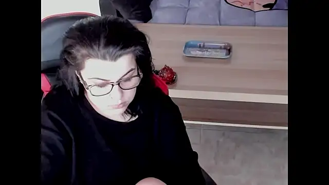 Snapshot of Meloh_Molly chatting on July 4, 2026, 4:11 pm Meloh Molly online show from July 4, 2026, 4:11 pm