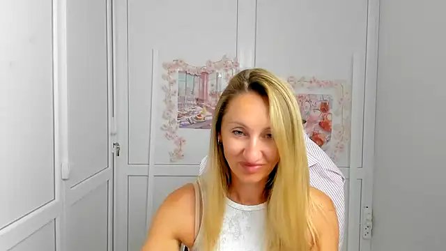 Snapshot of LilyDreamm chatting on June 19, 2026, 6:30 am LilyDreamm online show from June 19, 2026, 6:30 am