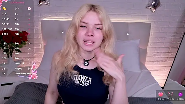 Snapshot of ChloeWells chatting on July 24, 2026, 3:35 am ChloeWells online show from July 24, 2026, 3:35 am