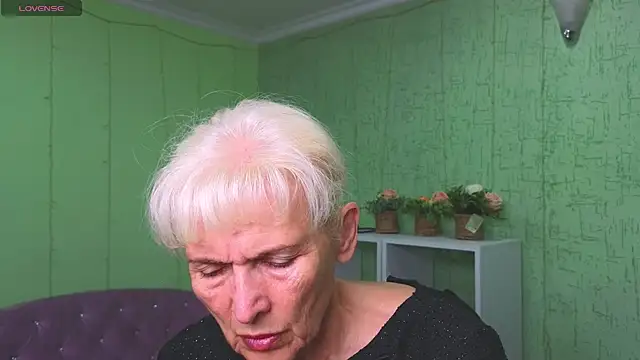 Snapshot of Zoe_Zenith chatting on June 19, 2026, 6:30 am Zoe Zenith online show from June 19, 2026, 6:30 am