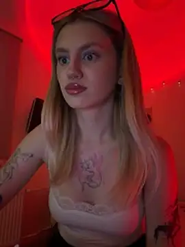 Snapshot of blondiedoll chatting on June 22, 2026, 9:12 pm blondiedoll online show from June 22, 2026, 9:12 pm