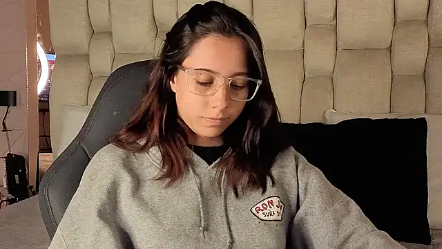 TinyVelvet online show from June 24, 2026, 3:38 am