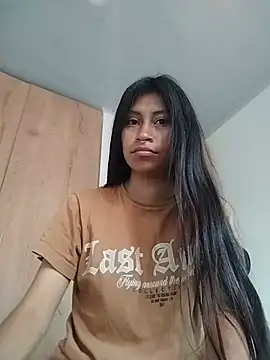 Snapshot of Pocahontas_Honey chatting on July 8, 2026, 10:32 pm Pocahontas Honey online show from July 8, 2026, 10:32 pm